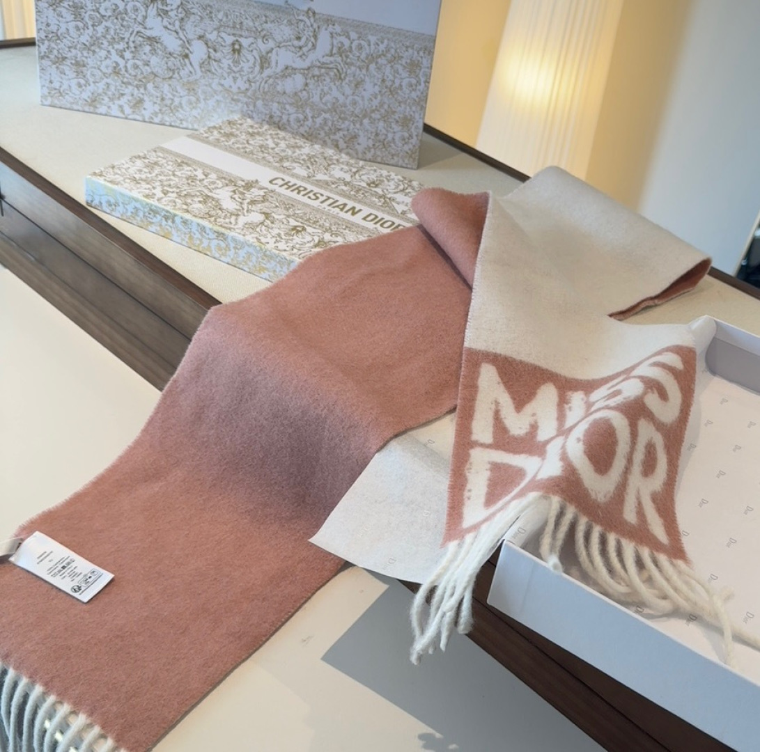 𝐃𝐈𝐎𝐑 •25🆕『Miss Dior 』最新！Miss Dior Graffiti系列新品，醒目Log