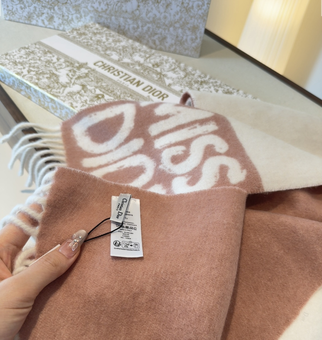 𝐃𝐈𝐎𝐑 •25🆕『Miss Dior 』最新！Miss Dior Graffiti系列新品，醒目Log