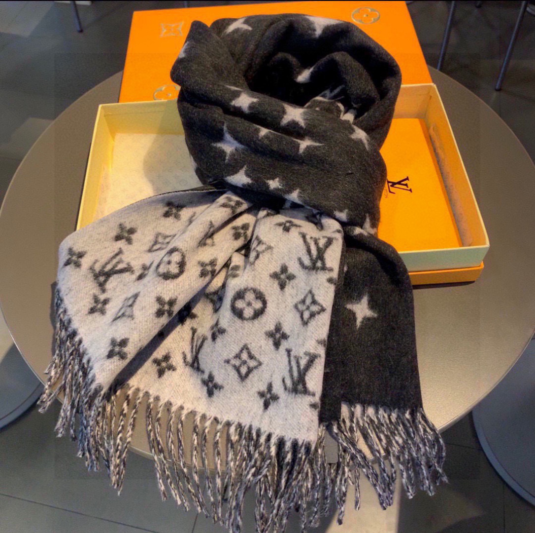 独家特供的大驴‼Lv专柜当季排长队预定的牛货！起了一个巨好听的名字：“璀璨星空LV”本年度最好看最流弊的