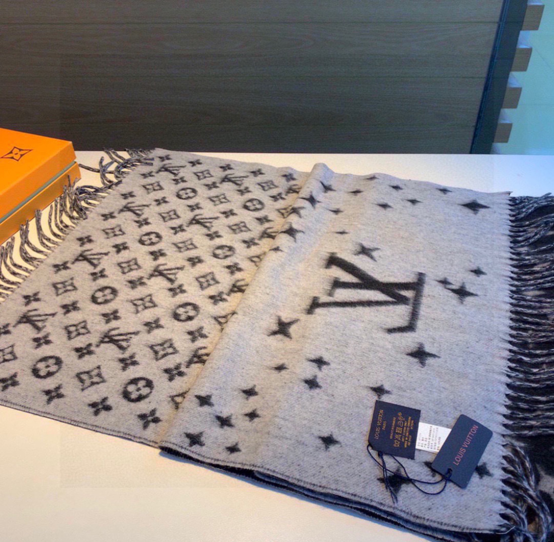 独家特供的大驴‼Lv专柜当季排长队预定的牛货！起了一个巨好听的名字：“璀璨星空LV”本年度最好看最流弊的