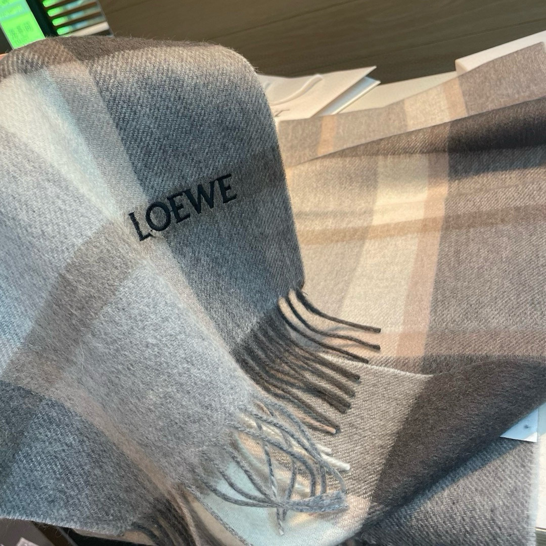 罗意威。【男女围巾】怒赞自留，难得的高端男款！家属福利！非常正的围巾~面料大爱，非常柔软细腻舒服，轻度水