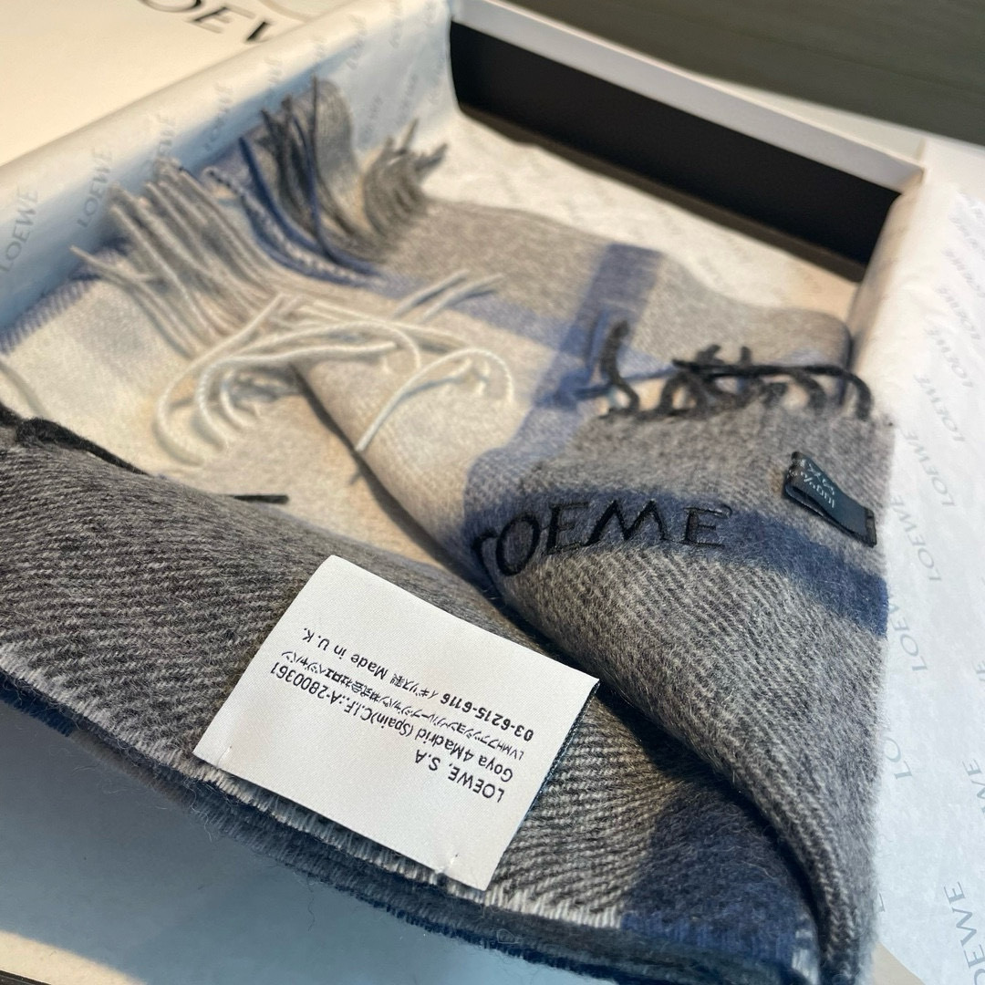 罗意威。【男女围巾】怒赞自留，难得的高端男款！家属福利！非常正的围巾~面料大爱，非常柔软细腻舒服，轻度水