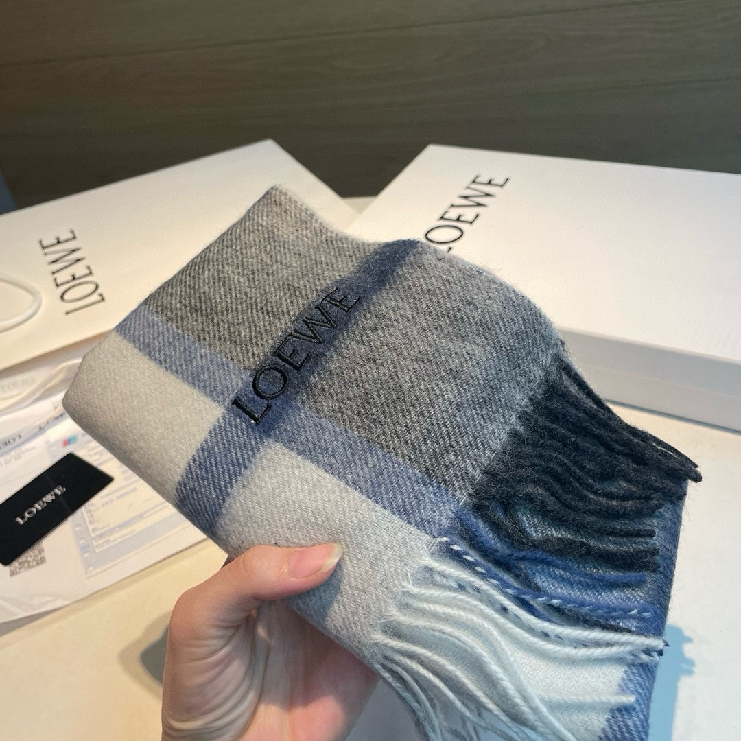 罗意威。【男女围巾】怒赞自留，难得的高端男款！家属福利！非常正的围巾~面料大爱，非常柔软细腻舒服，轻度水