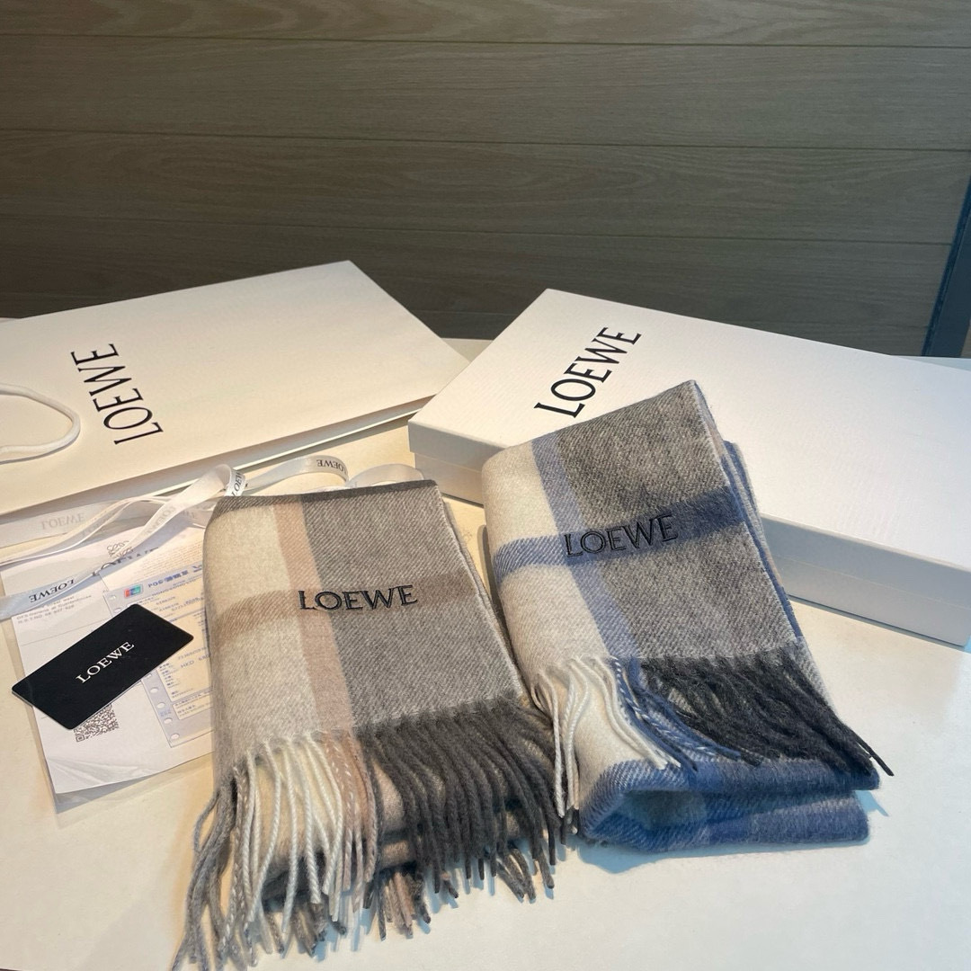 罗意威。【男女围巾】怒赞自留，难得的高端男款！家属福利！非常正的围巾~面料大爱，非常柔软细腻舒服，轻度水