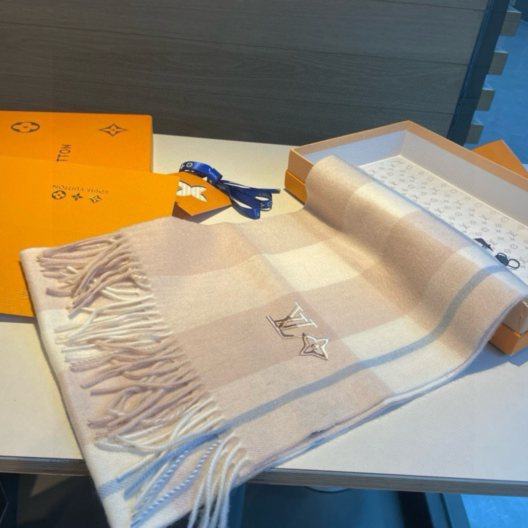 【▪️家属福利来了！！Lv 高端重磅男士围巾！】怒赞推荐，激动~！！下手绝对要快，同步专柜，最高端的男士