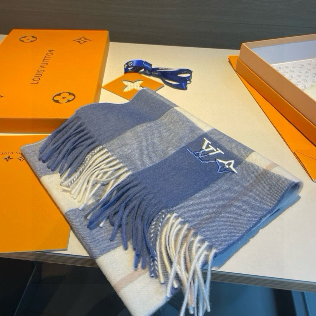 【▪️家属福利来了！！Lv 高端重磅男士围巾！】怒赞推荐，激动~！！下手绝对要快，同步专柜，最高端的男士