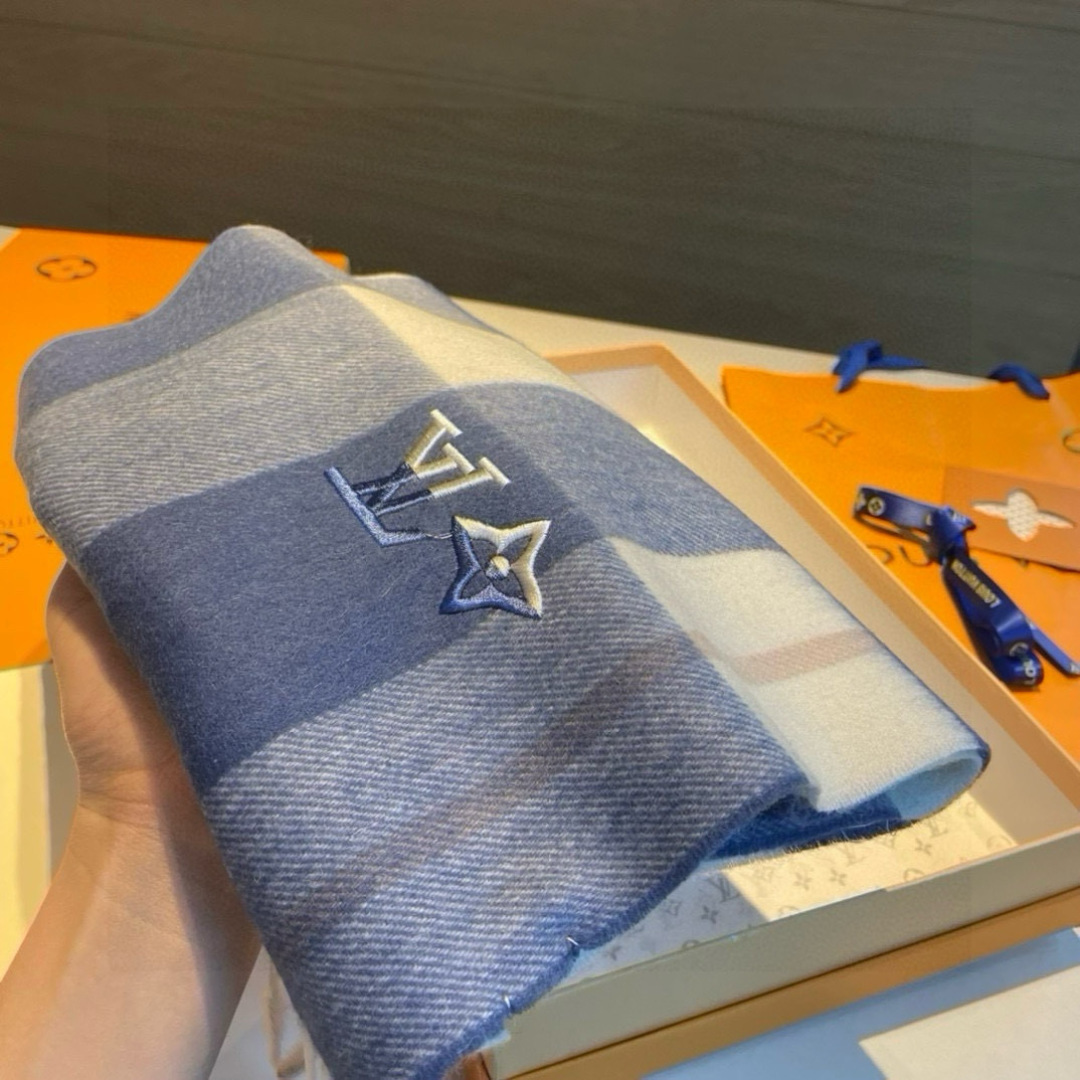 【▪️家属福利来了！！Lv 高端重磅男士围巾！】怒赞推荐，激动~！！下手绝对要快，同步专柜，最高端的男士