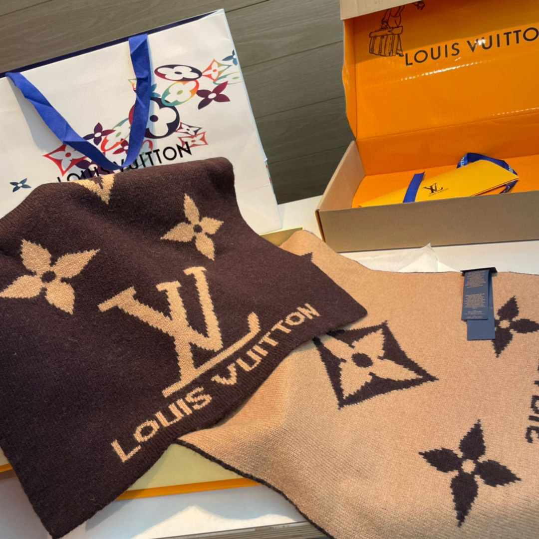 爆款上新 情侣款👍👍LV 独家牛货🐂 奢华尽在尺寸之间，高端品质‼️具有超高羊绒品质才会被此品牌青睐‼️