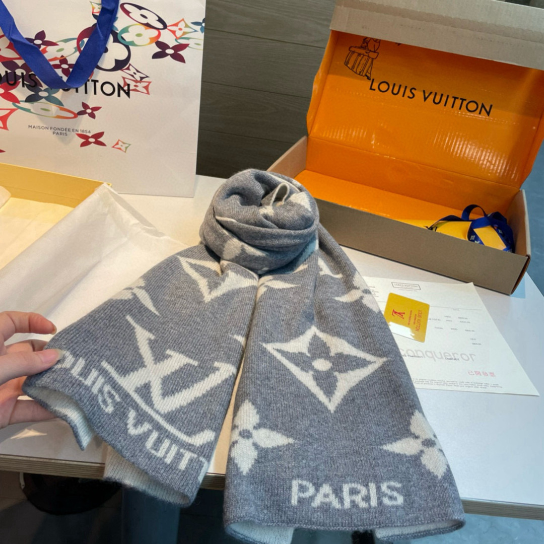 爆款上新 情侣款👍👍LV 独家牛货🐂 奢华尽在尺寸之间，高端品质‼️具有超高羊绒品质才会被此品牌青睐‼️