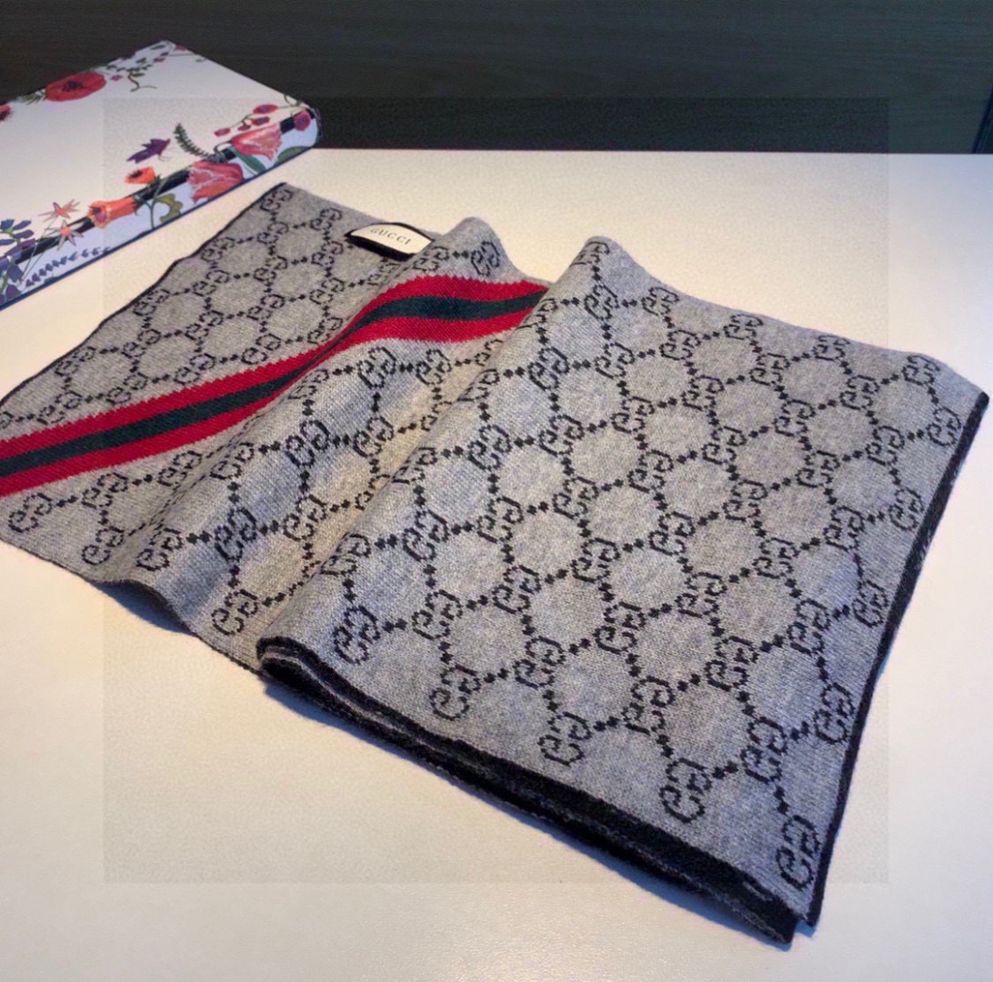 Gucci · 古奇经典羊绒围巾❗来个硬货.麻溜的安排上.纯正出口❗原订单已经交货一批，其中一批刚过海关
