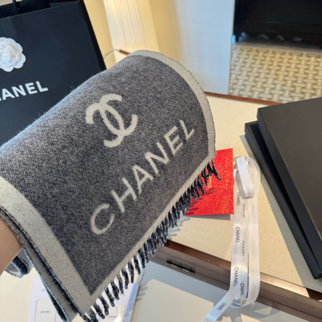 小香专柜最新款💨火爆来袭💥🎊顶级双层色织工艺。此工艺只有纯正代工厂才有的工艺‼️专柜原版紫外线加热感应双