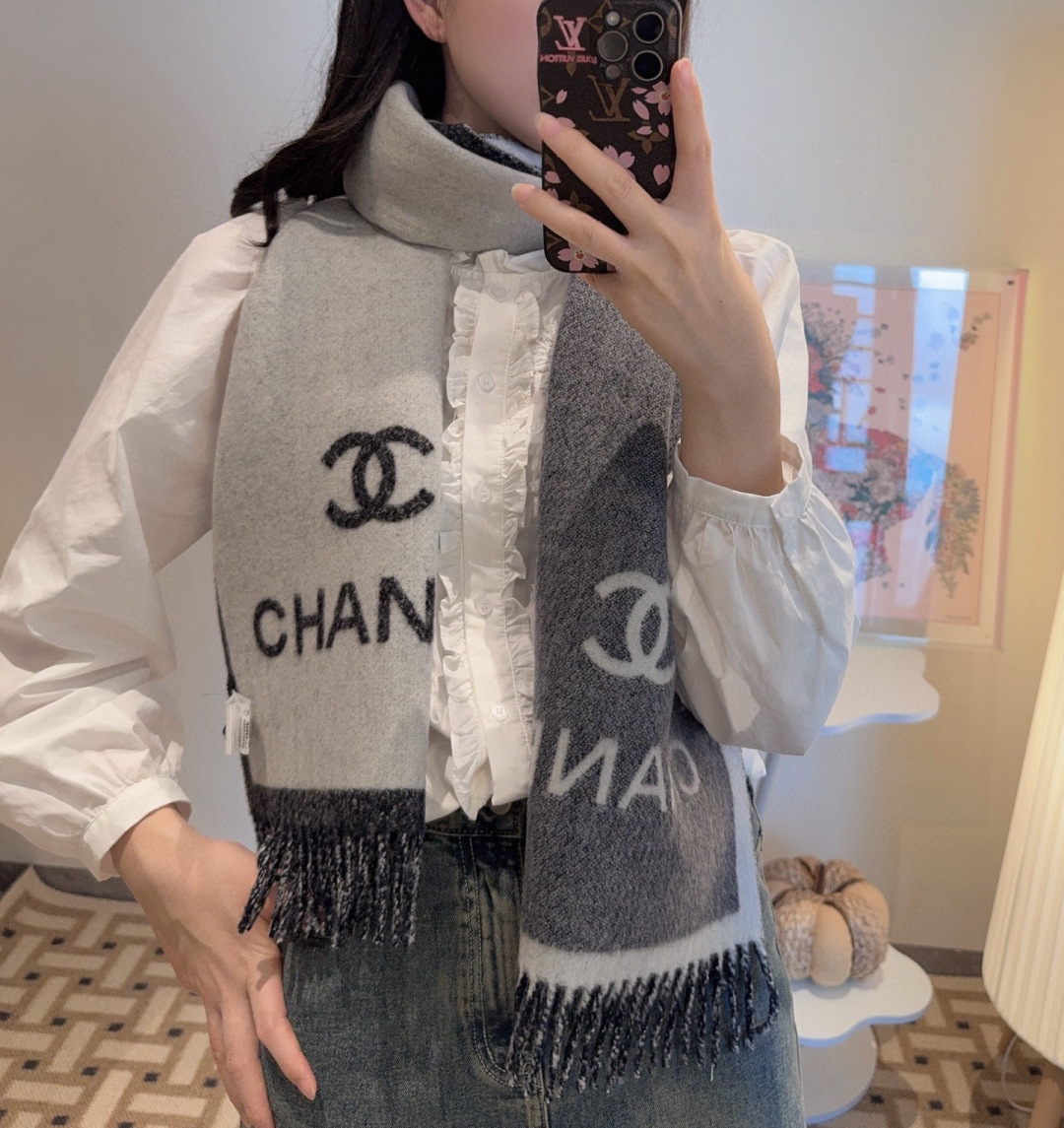 小香专柜最新款💨火爆来袭💥🎊顶级双层色织工艺。此工艺只有纯正代工厂才有的工艺‼️专柜原版紫外线加热感应双