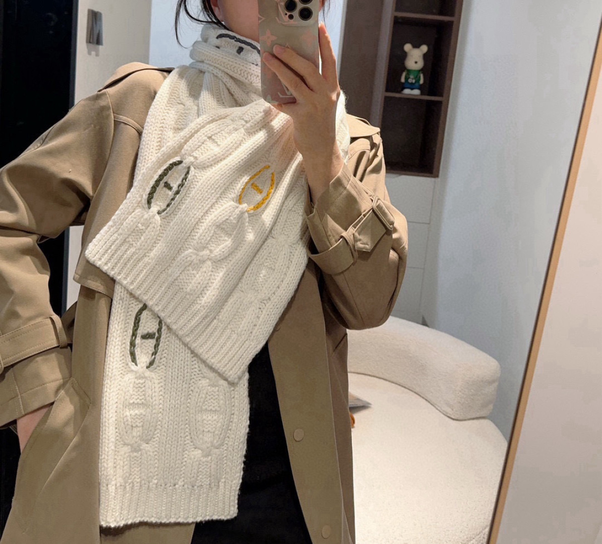 H家经典猪鼻子麻花围巾:经典款，可以搭配很多年，毫不夸张!叠搭裹头外披实用的时髦造型都可以驾驭!面料采用