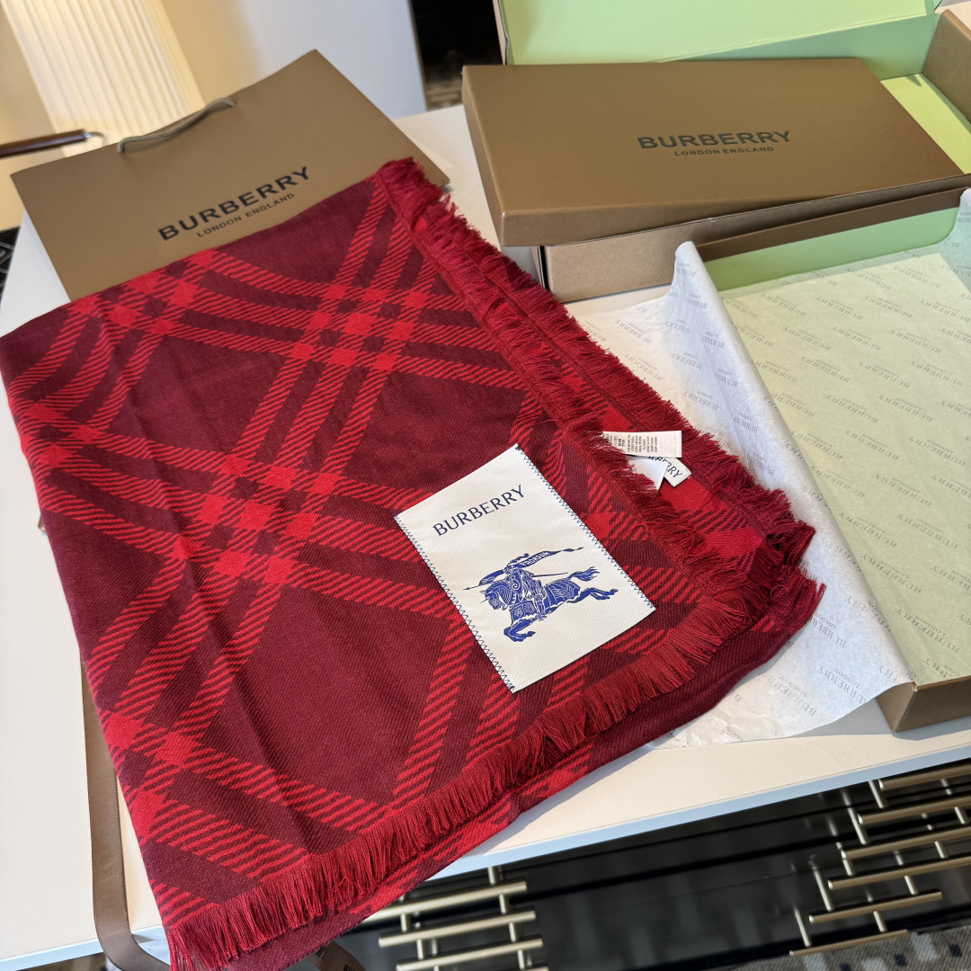 𝐁𝐔𝐑𝐁𝐄𝐑𝐑𝐘 • 𝟐𝟓ꫛꫀꪝ《骑士格纹长巾》张婧仪同款，原单品质！Size：200x65cm 70%