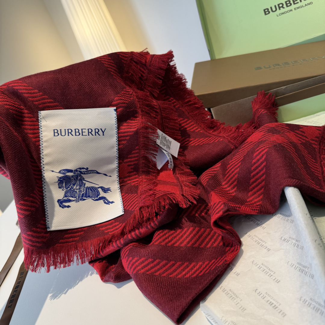 𝐁𝐔𝐑𝐁𝐄𝐑𝐑𝐘 • 𝟐𝟓ꫛꫀꪝ《骑士格纹长巾》张婧仪同款，原单品质！Size：200x65cm 70%