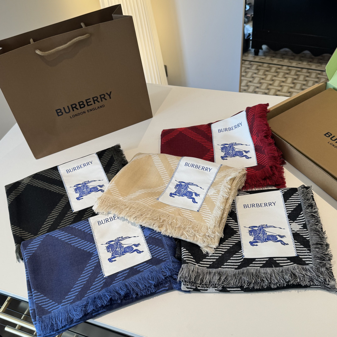𝐁𝐔𝐑𝐁𝐄𝐑𝐑𝐘 • 𝟐𝟓ꫛꫀꪝ《骑士格纹长巾》张婧仪同款，原单品质！Size：200x65cm 70%