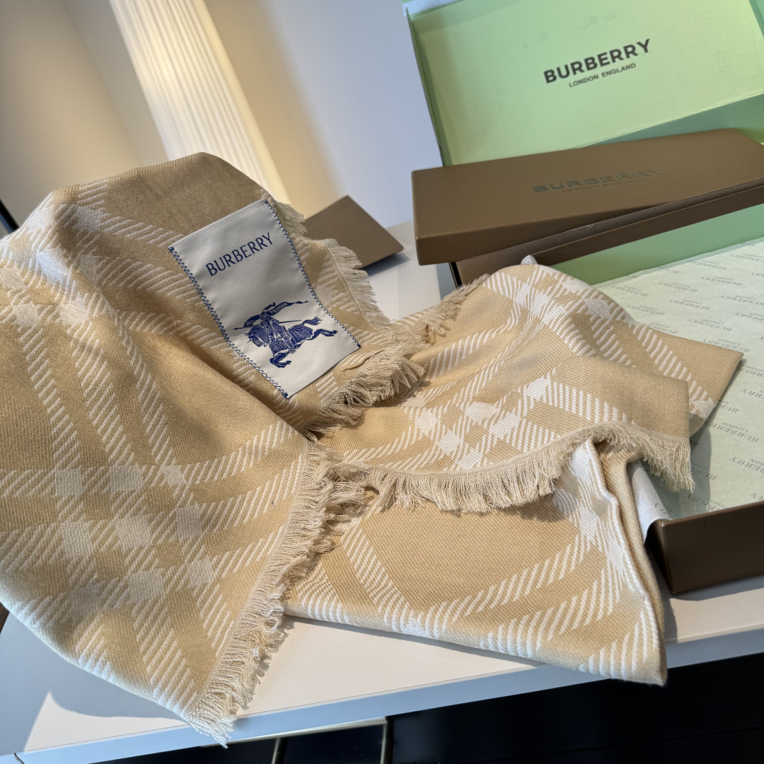 𝐁𝐔𝐑𝐁𝐄𝐑𝐑𝐘 • 𝟐𝟓ꫛꫀꪝ《骑士格纹长巾》张婧仪同款，原单品质！Size：200x65cm 70%