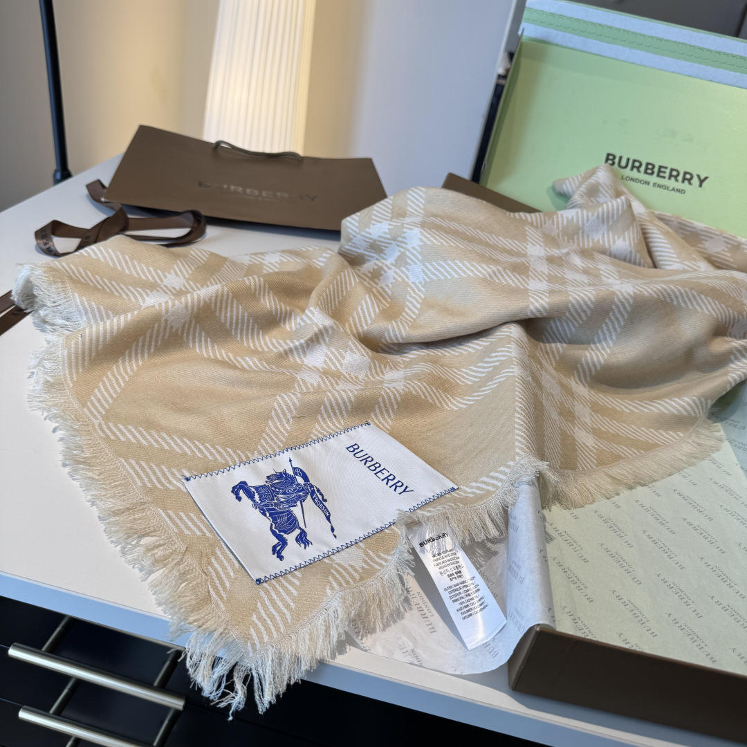 𝐁𝐔𝐑𝐁𝐄𝐑𝐑𝐘 • 𝟐𝟓ꫛꫀꪝ《骑士格纹长巾》张婧仪同款，原单品质！Size：200x65cm 70%