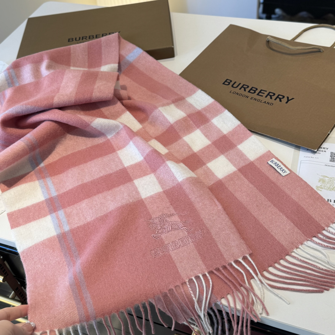✨✨Burberry · 巴宝莉双面围巾❗好看的要疯掉了，太有型太有魅力了❗❗非常斯文时尚的秋冬单品！真