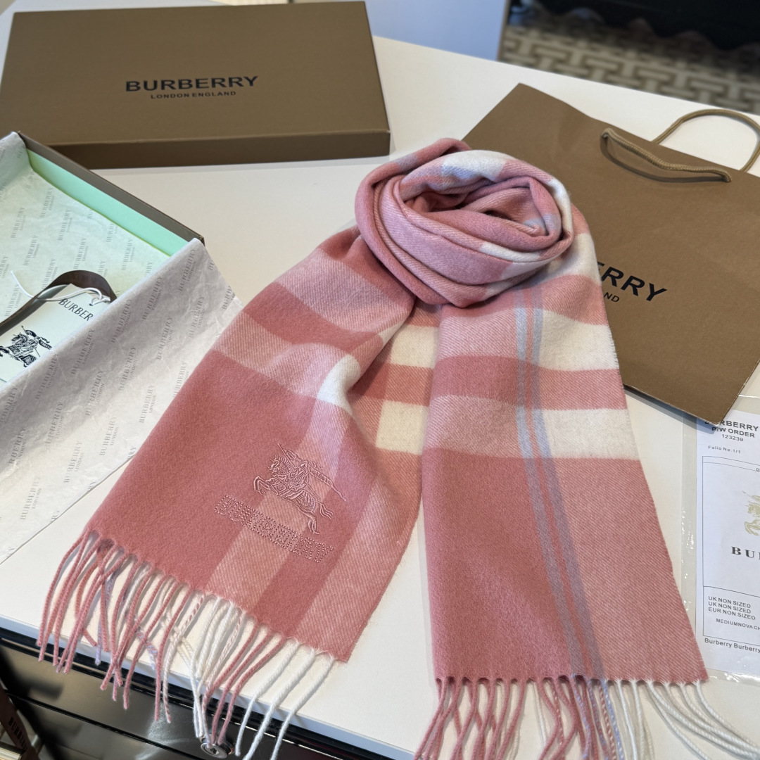 ✨✨Burberry · 巴宝莉双面围巾❗好看的要疯掉了，太有型太有魅力了❗❗非常斯文时尚的秋冬单品！真
