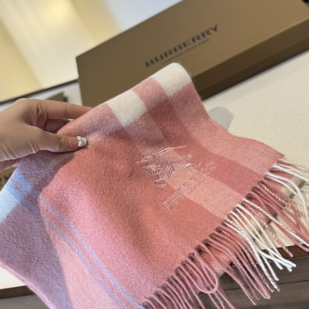 ✨✨Burberry · 巴宝莉双面围巾❗好看的要疯掉了，太有型太有魅力了❗❗非常斯文时尚的秋冬单品！真