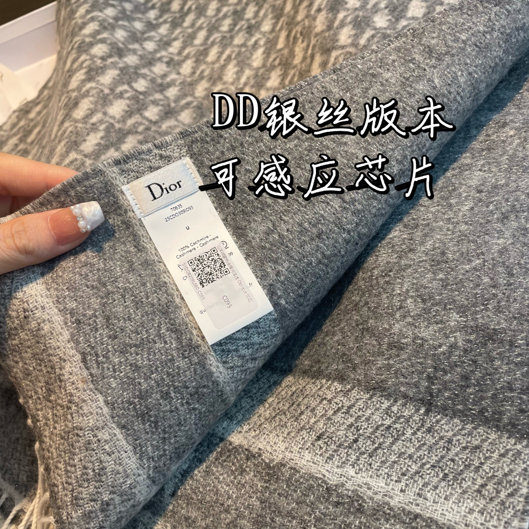 芯片版银丝线高品质Dior（迪奥）最新款 · 这款 Oblique 印花围巾重新诠释 Dior 经典标识