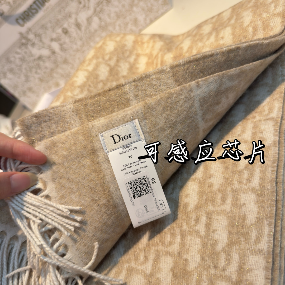 芯片版银丝线高品质Dior（迪奥）最新款 · 这款 Oblique 印花围巾重新诠释 Dior 经典标识
