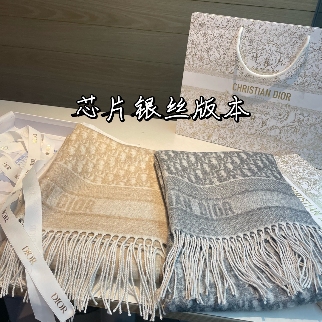 芯片版银丝线高品质Dior（迪奥）最新款 · 这款 Oblique 印花围巾重新诠释 Dior 经典标识