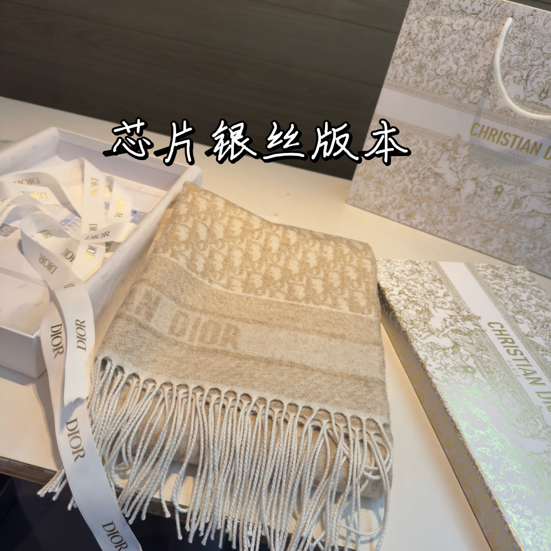 芯片版银丝线高品质Dior（迪奥）最新款 · 这款 Oblique 印花围巾重新诠释 Dior 经典标识