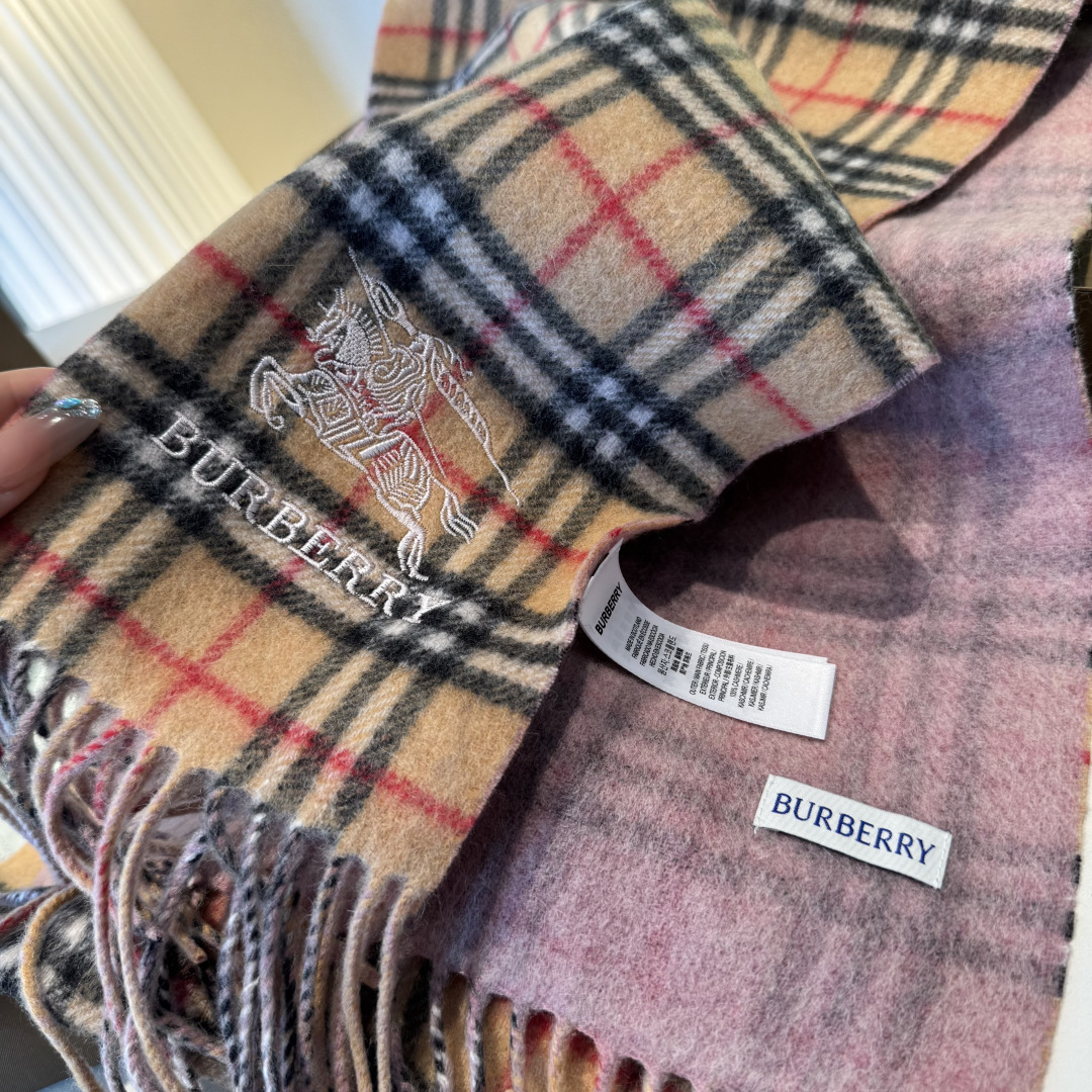 ✨✨Burberry · 巴宝莉双面围巾❗好看的要疯掉了，太有型太有魅力了❗❗非常斯文时尚的秋冬单品！真