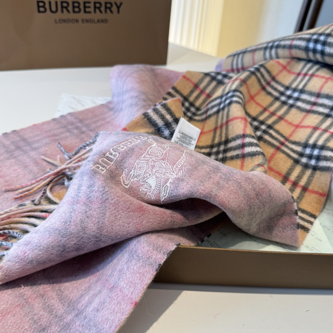 ✨✨Burberry · 巴宝莉双面围巾❗好看的要疯掉了，太有型太有魅力了❗❗非常斯文时尚的秋冬单品！真
