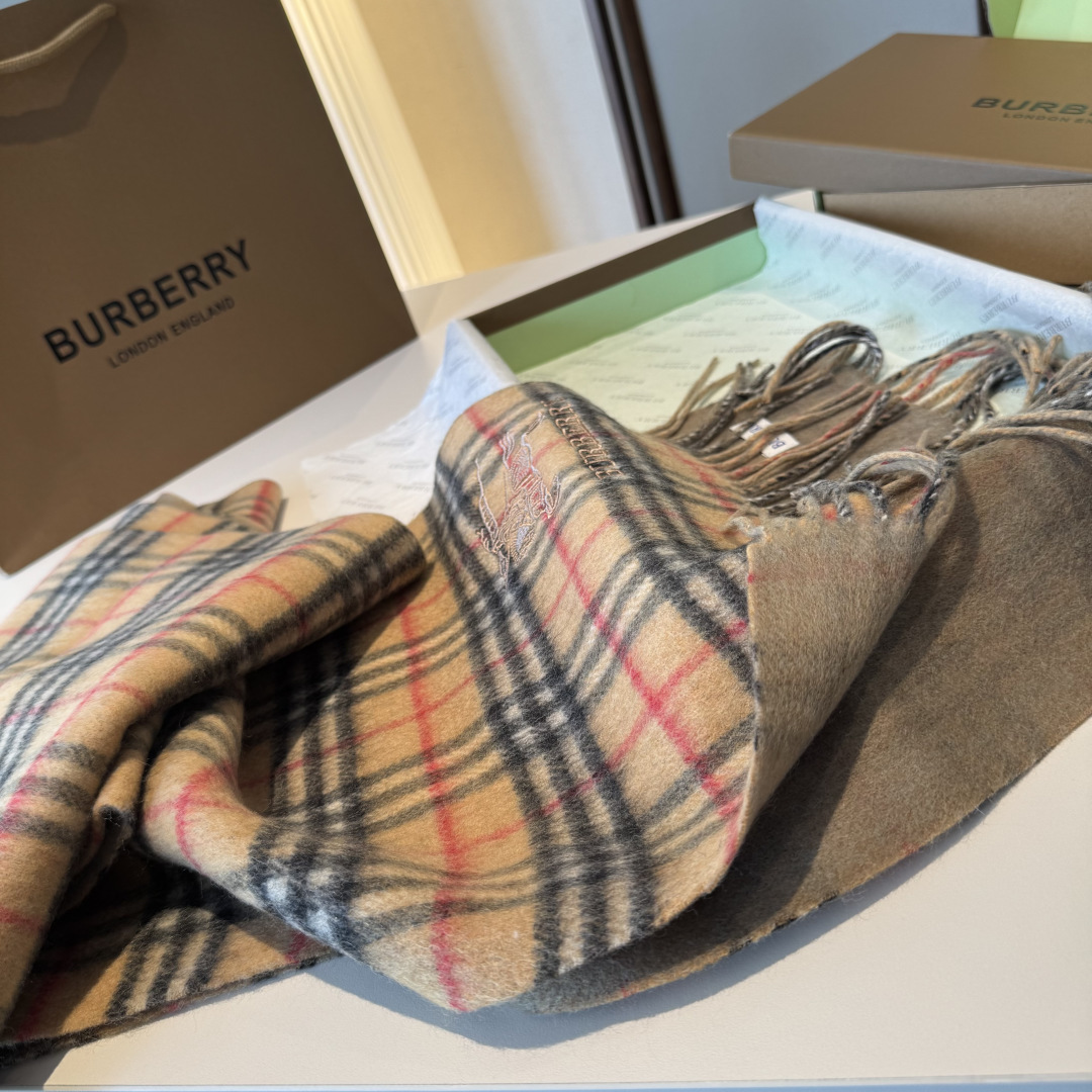 ✨✨Burberry · 巴宝莉双面围巾❗好看的要疯掉了，太有型太有魅力了❗❗非常斯文时尚的秋冬单品！真