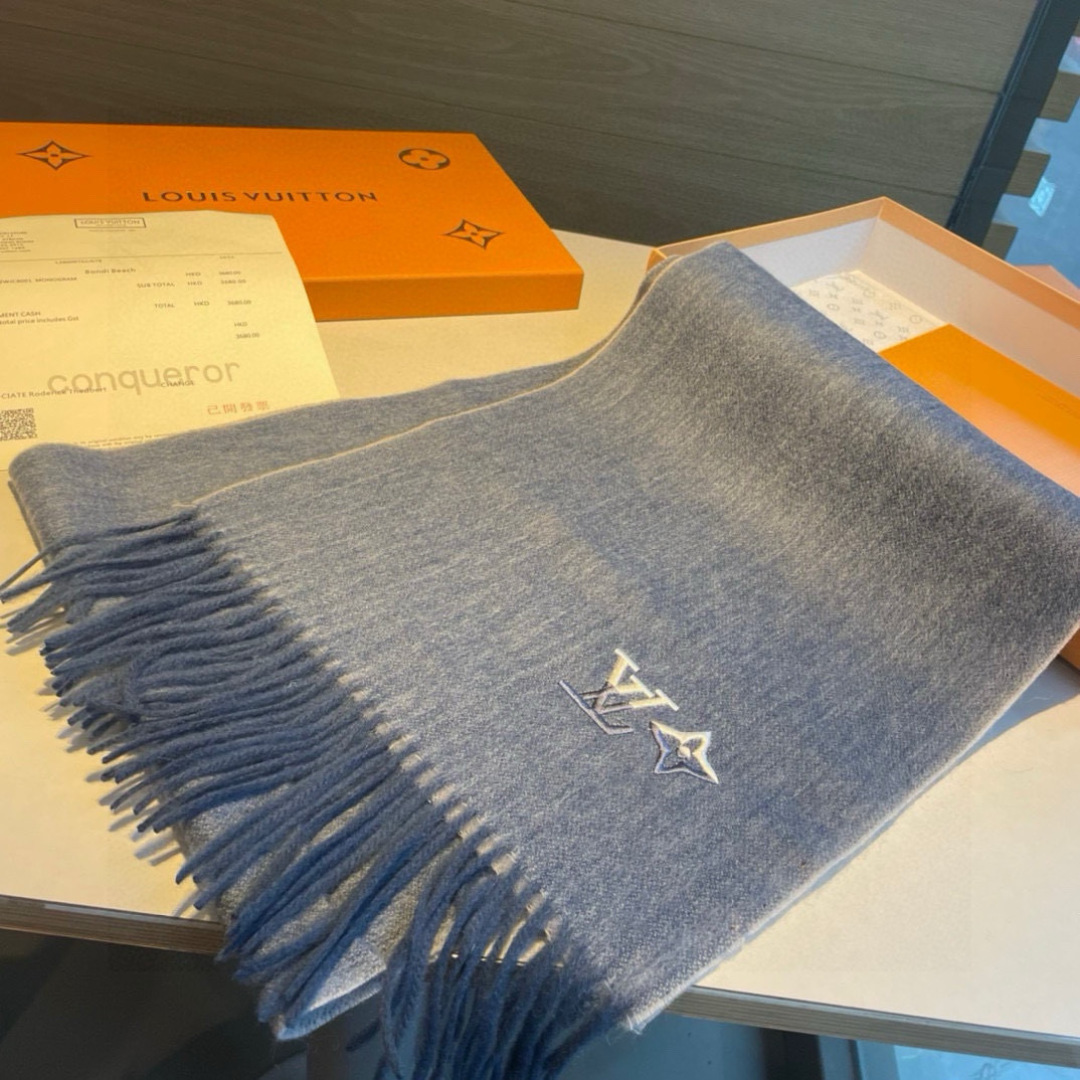 Louis Vuitton。 【刺绣羊绒围巾】怒赞自留，难得的高端男款！家属福利！L非常正的男士围巾~面