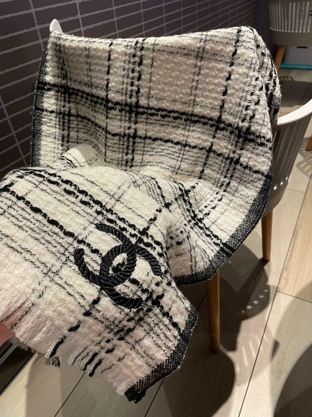 😘新款 搭配利器🆕🆕 香奈儿系列货 专供viP 产品 ♥顶级苏格兰进口绵羊毛 纹路织法使围巾赋有弹性且柔