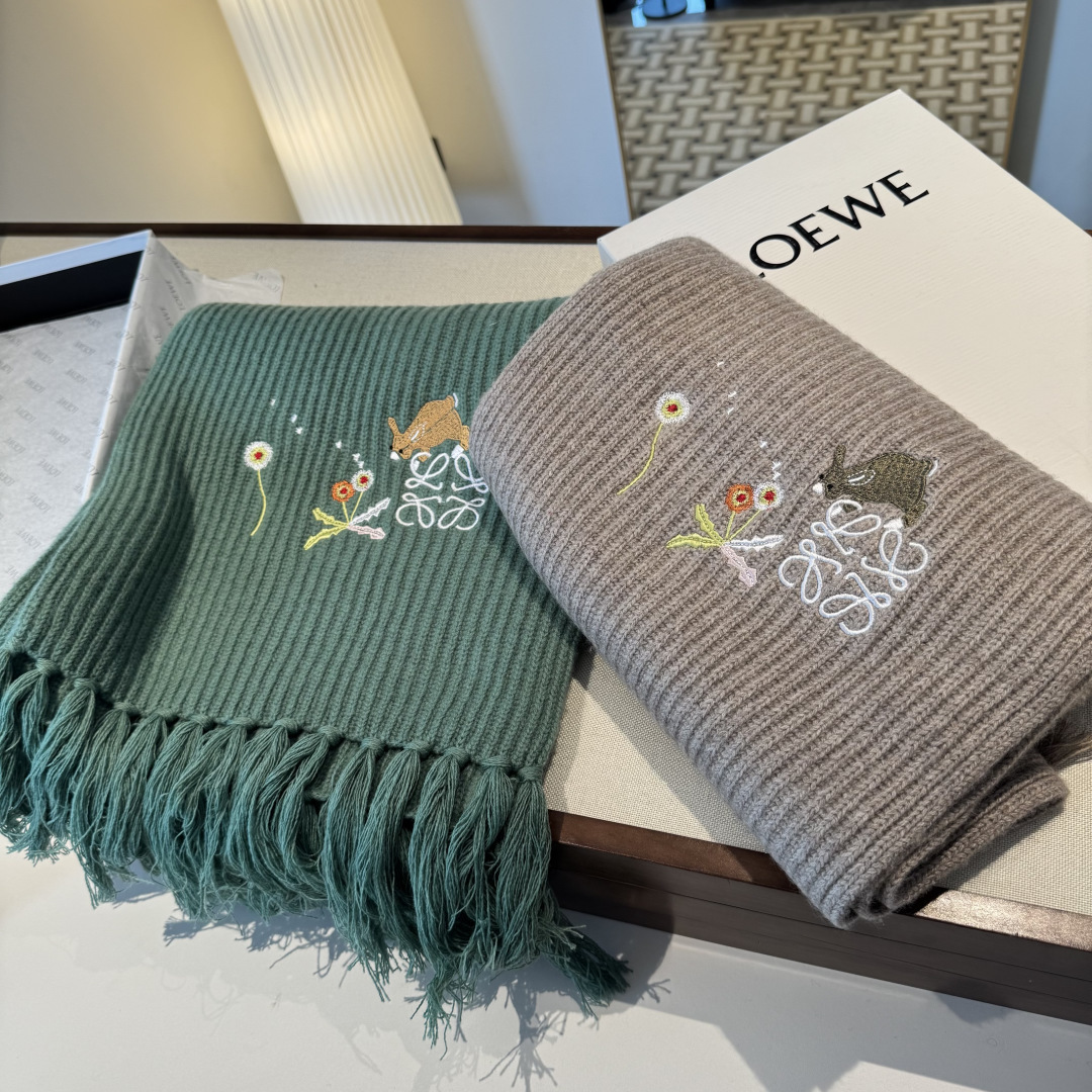 Loewe✖️Sunafujita联名款 小兔花卉刺绣流苏 原单！重磅推荐！新款针织围巾！低调的奢侈感。