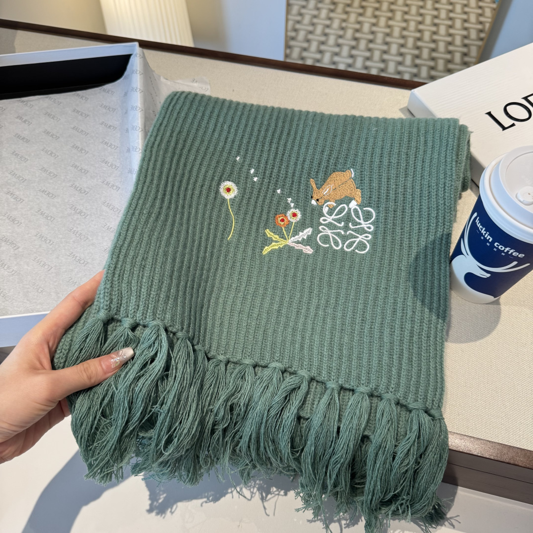 Loewe✖️Sunafujita联名款 小兔花卉刺绣流苏 原单！重磅推荐！新款针织围巾！低调的奢侈感。