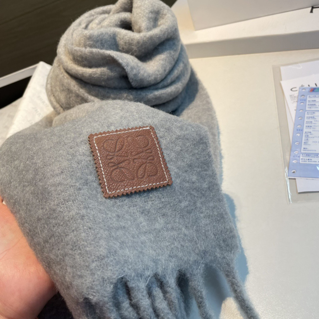 【▪❤️️Loewe超美新款马海毛围巾！超级推荐入手！】质感好货！罗意威主打的马海毛围巾~据说超难买哦！