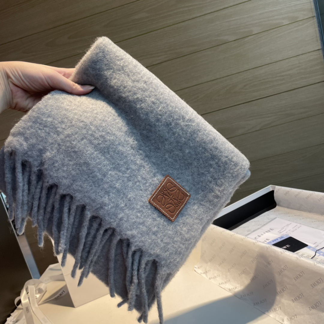 【▪❤️️Loewe超美新款马海毛围巾！超级推荐入手！】质感好货！罗意威主打的马海毛围巾~据说超难买哦！
