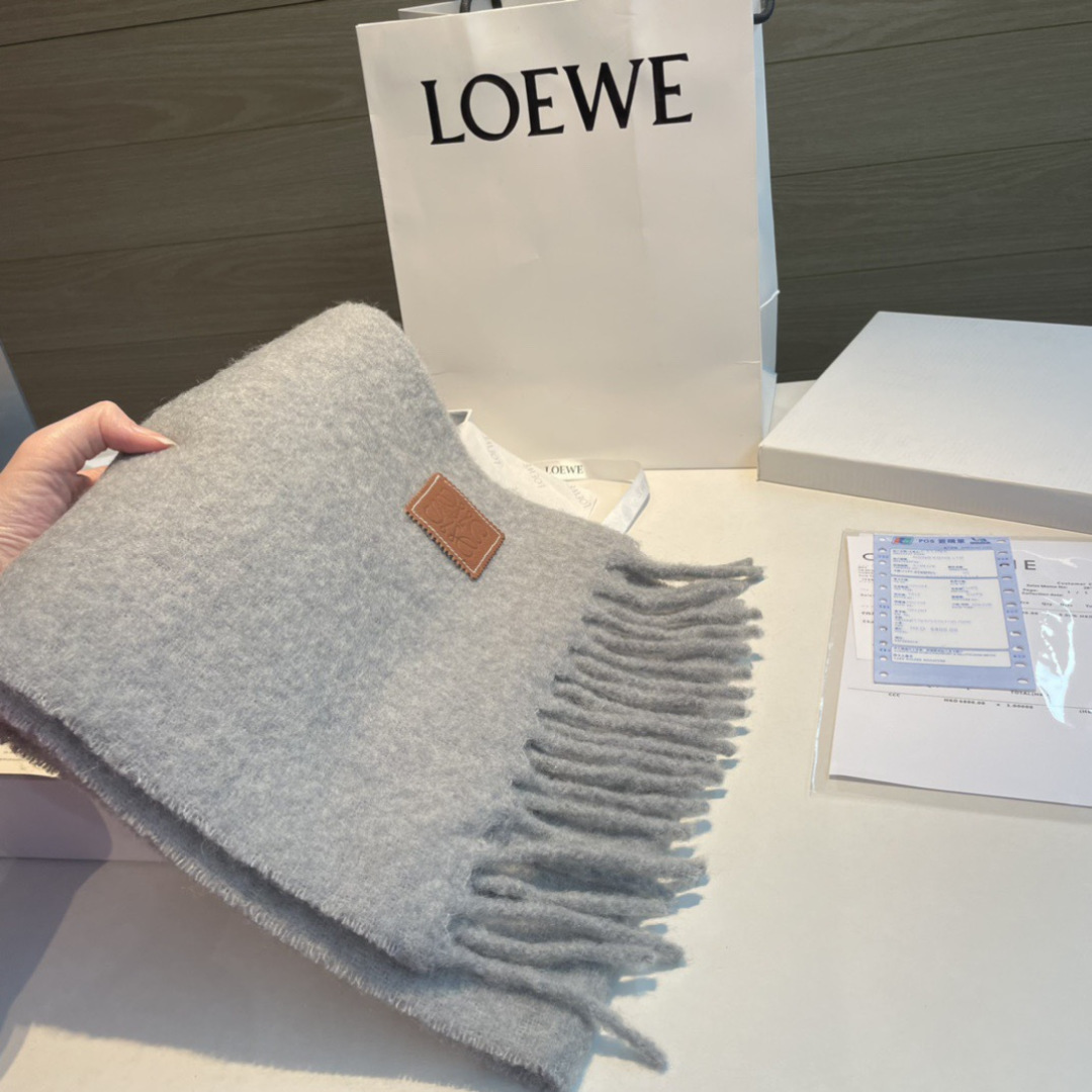 【▪❤️️Loewe超美新款马海毛围巾！超级推荐入手！】质感好货！罗意威主打的马海毛围巾~据说超难买哦！