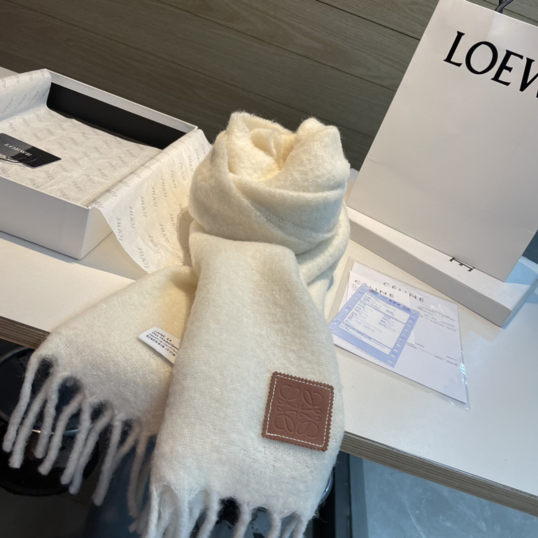 【▪❤️️Loewe超美新款马海毛围巾！超级推荐入手！】质感好货！罗意威主打的马海毛围巾~据说超难买哦！