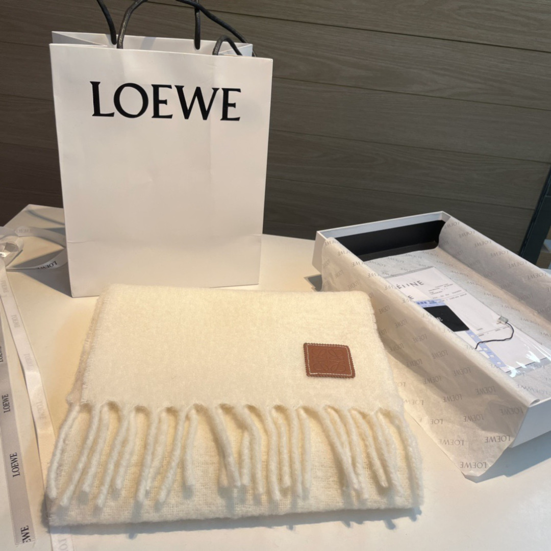 【▪❤️️Loewe超美新款马海毛围巾！超级推荐入手！】质感好货！罗意威主打的马海毛围巾~据说超难买哦！