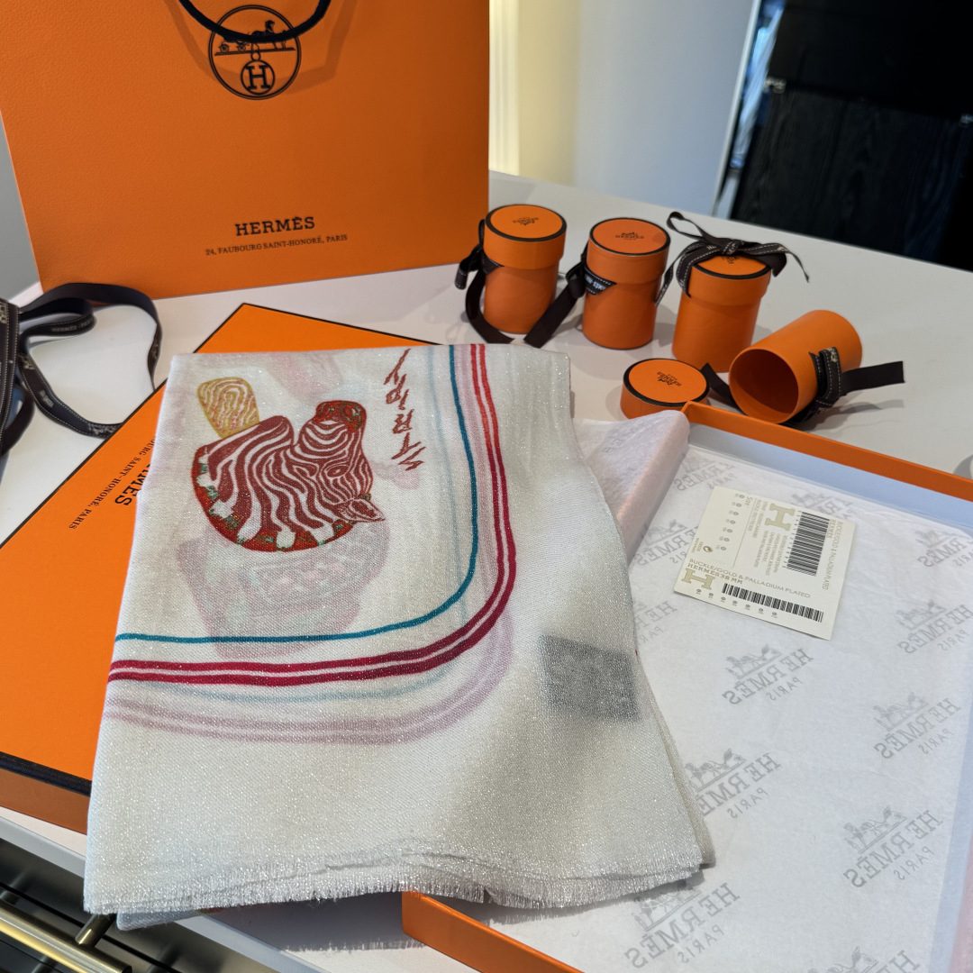 会发光发亮的围巾银丝羊绒长巾✨专柜同步‼️真心赞‼️驴家路易威登经典 Monogram 图案搭配彩色边框