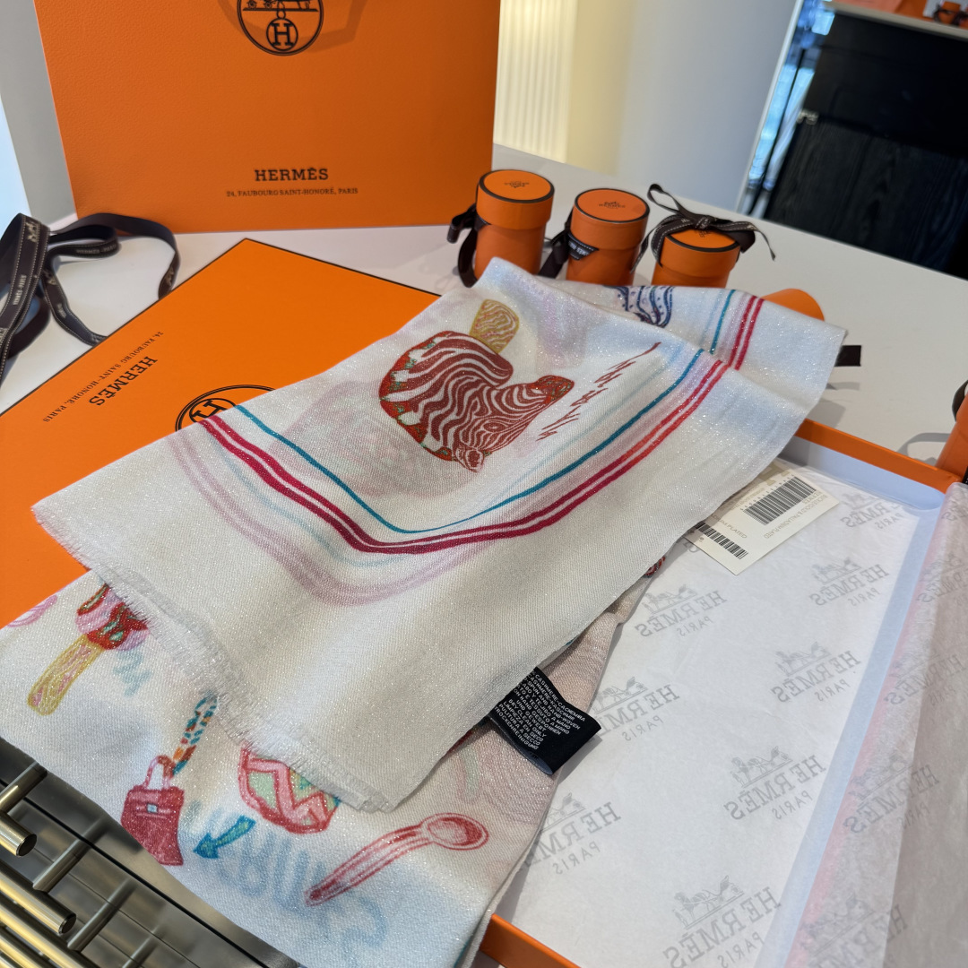 会发光发亮的围巾银丝羊绒长巾✨专柜同步‼️真心赞‼️驴家路易威登经典 Monogram 图案搭配彩色边框