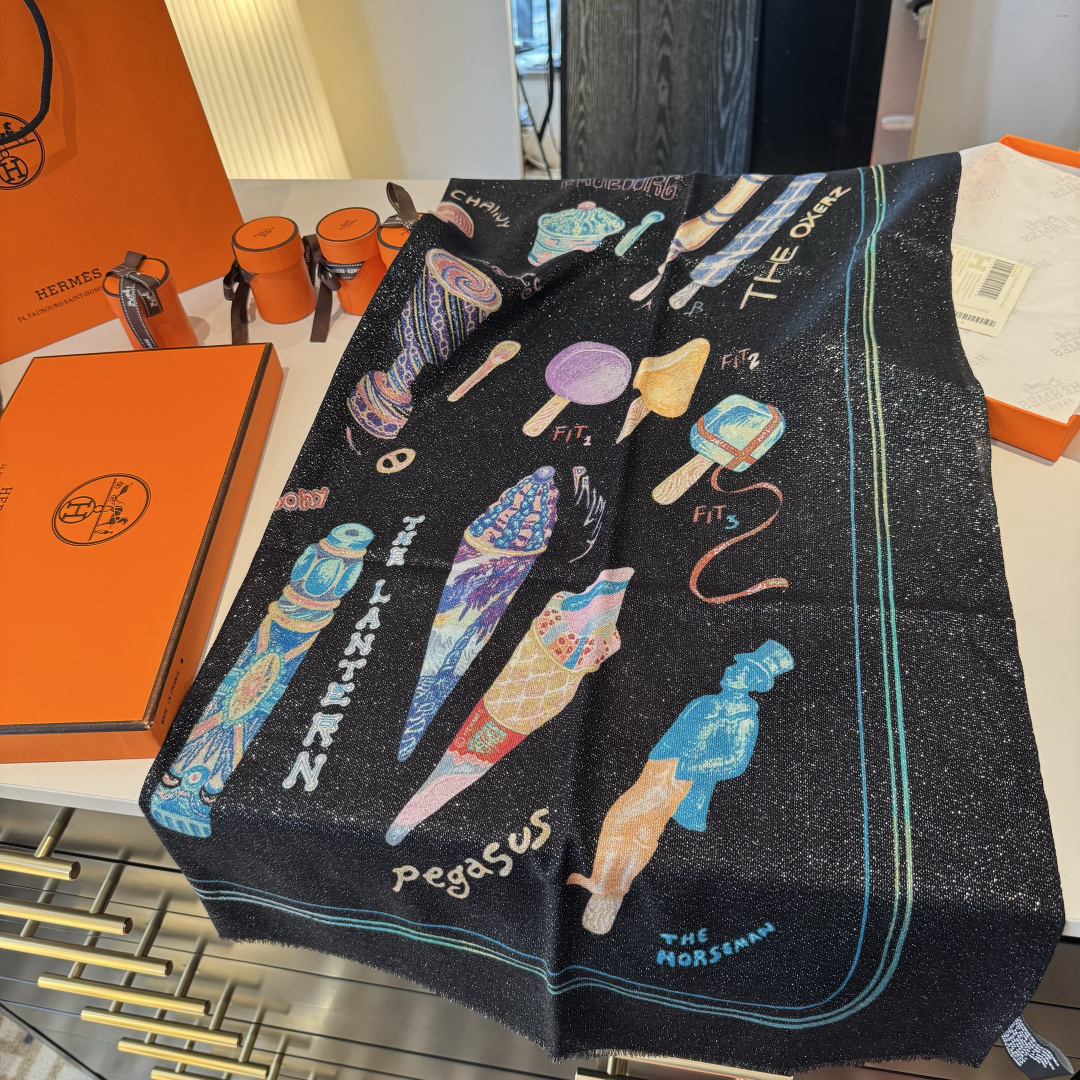 会发光发亮的围巾银丝羊绒长巾✨专柜同步‼️真心赞‼️驴家路易威登经典 Monogram 图案搭配彩色边框