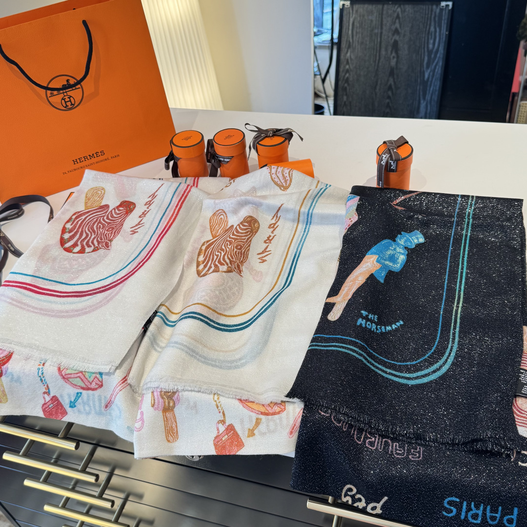 会发光发亮的围巾银丝羊绒长巾✨专柜同步‼️真心赞‼️驴家路易威登经典 Monogram 图案搭配彩色边框