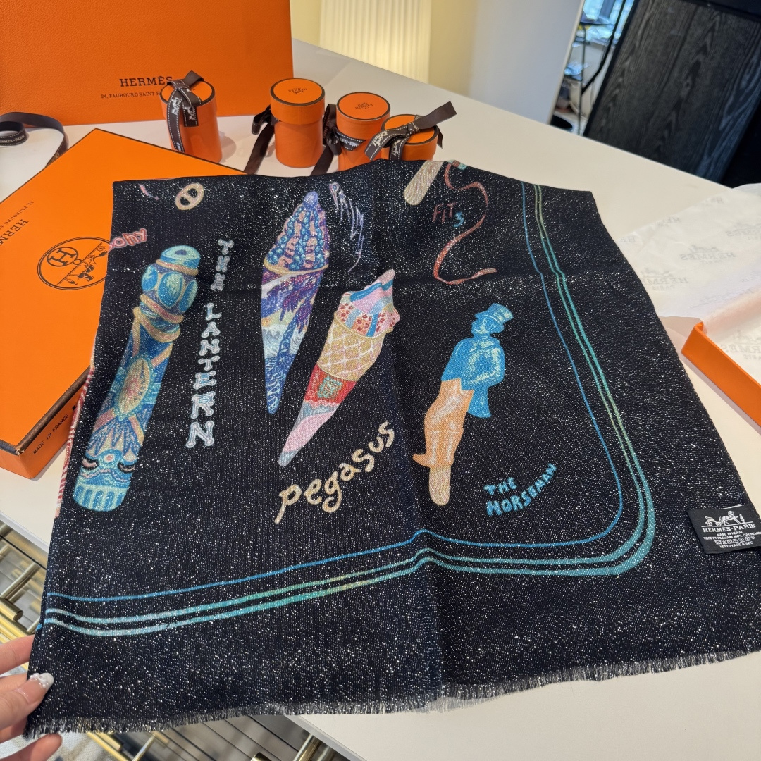 会发光发亮的围巾银丝羊绒长巾✨专柜同步‼️真心赞‼️驴家路易威登经典 Monogram 图案搭配彩色边框