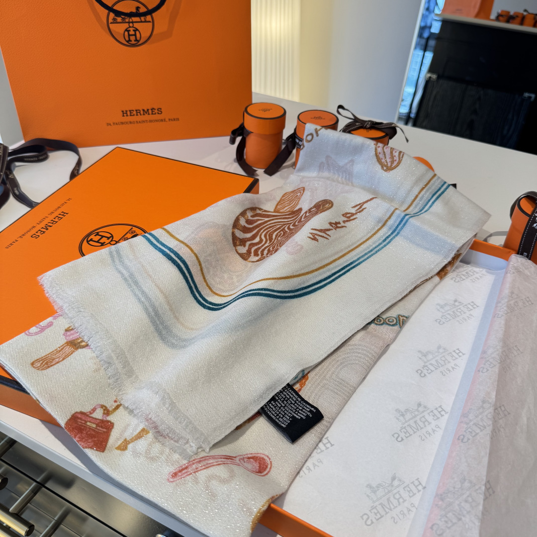 会发光发亮的围巾银丝羊绒长巾✨专柜同步‼️真心赞‼️驴家路易威登经典 Monogram 图案搭配彩色边框