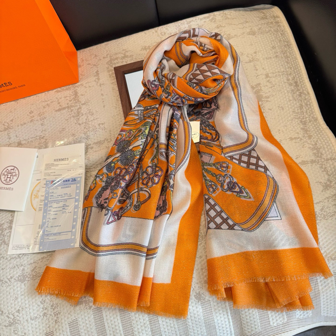 会发光发亮的围巾银丝羊绒长巾✨专柜同步‼️真心赞‼️驴家路易威登经典 Monogram 图案搭配彩色边框