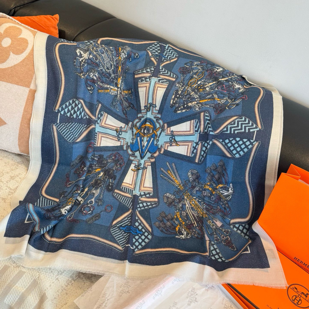 会发光发亮的围巾银丝羊绒长巾✨专柜同步‼️真心赞‼️驴家路易威登经典 Monogram 图案搭配彩色边框