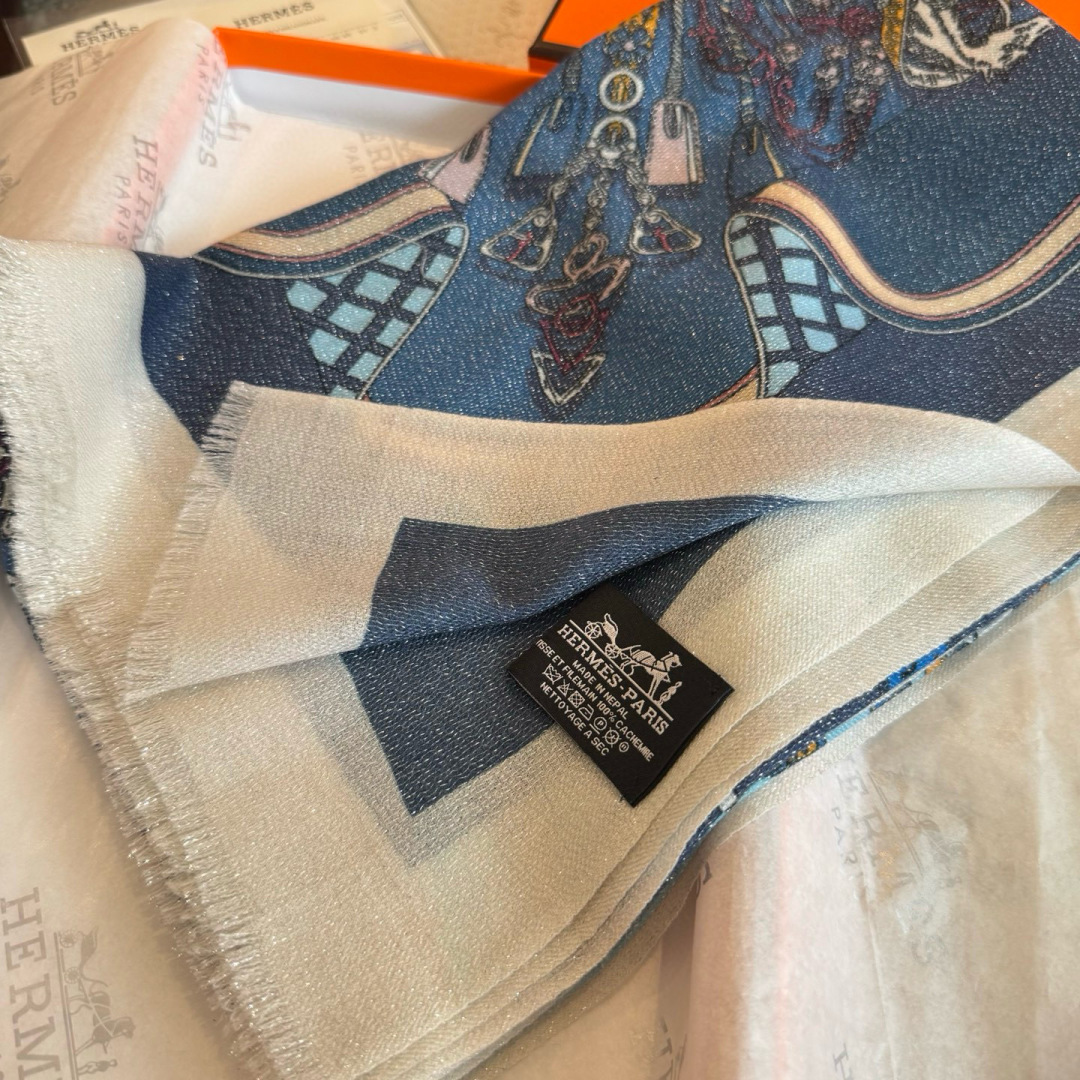 会发光发亮的围巾银丝羊绒长巾✨专柜同步‼️真心赞‼️驴家路易威登经典 Monogram 图案搭配彩色边框